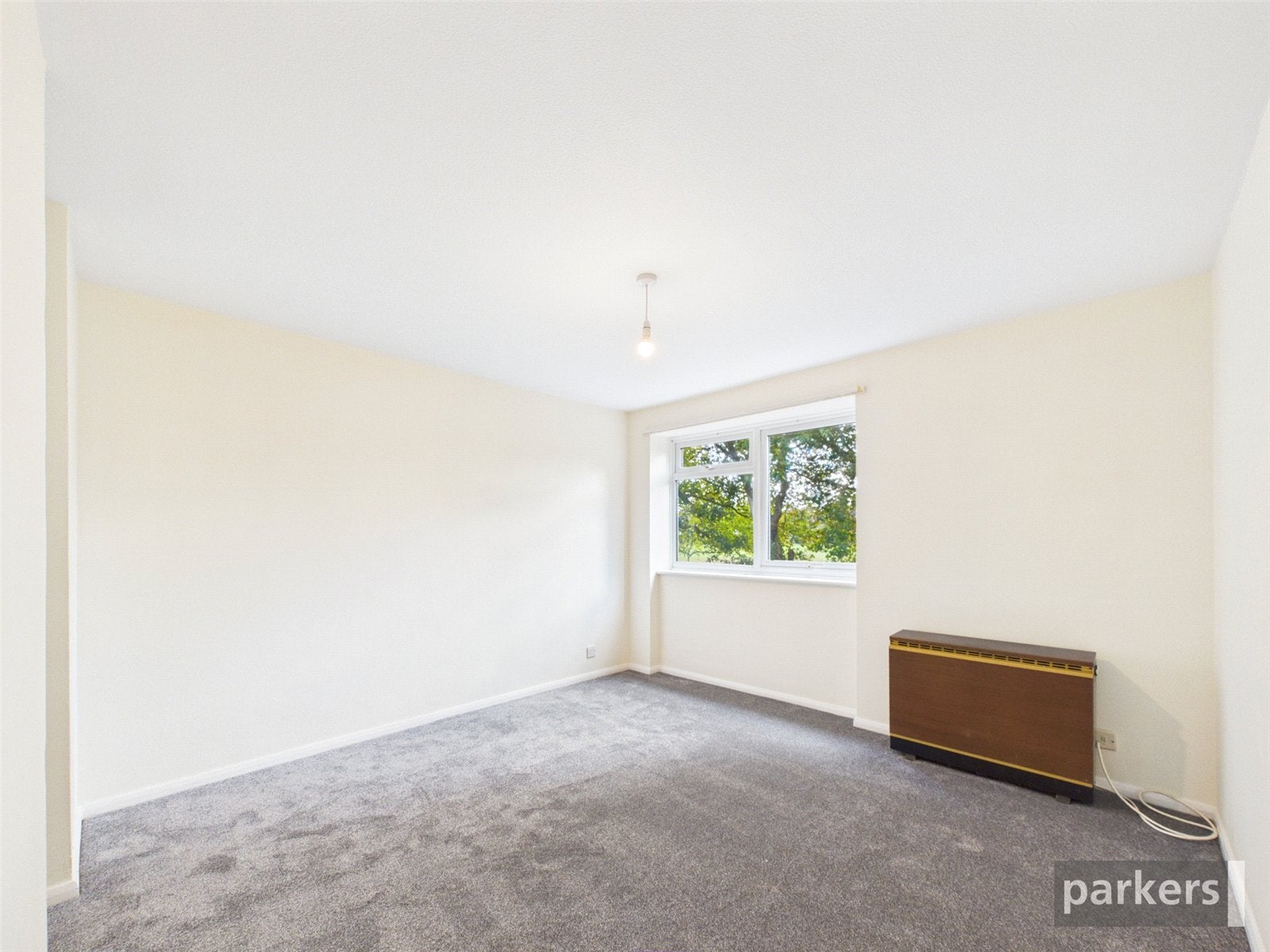 Flat Canford Court in Reading