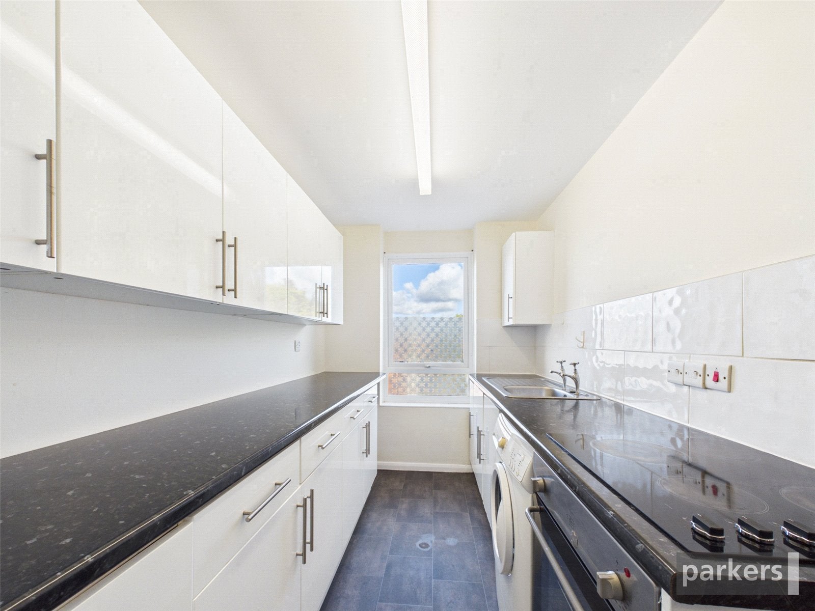 Flat Canford Court in Reading