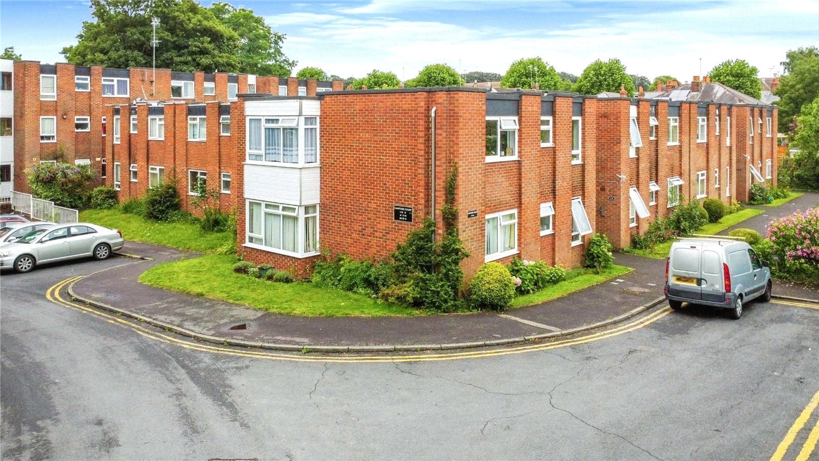 Flat Canford Court in Reading