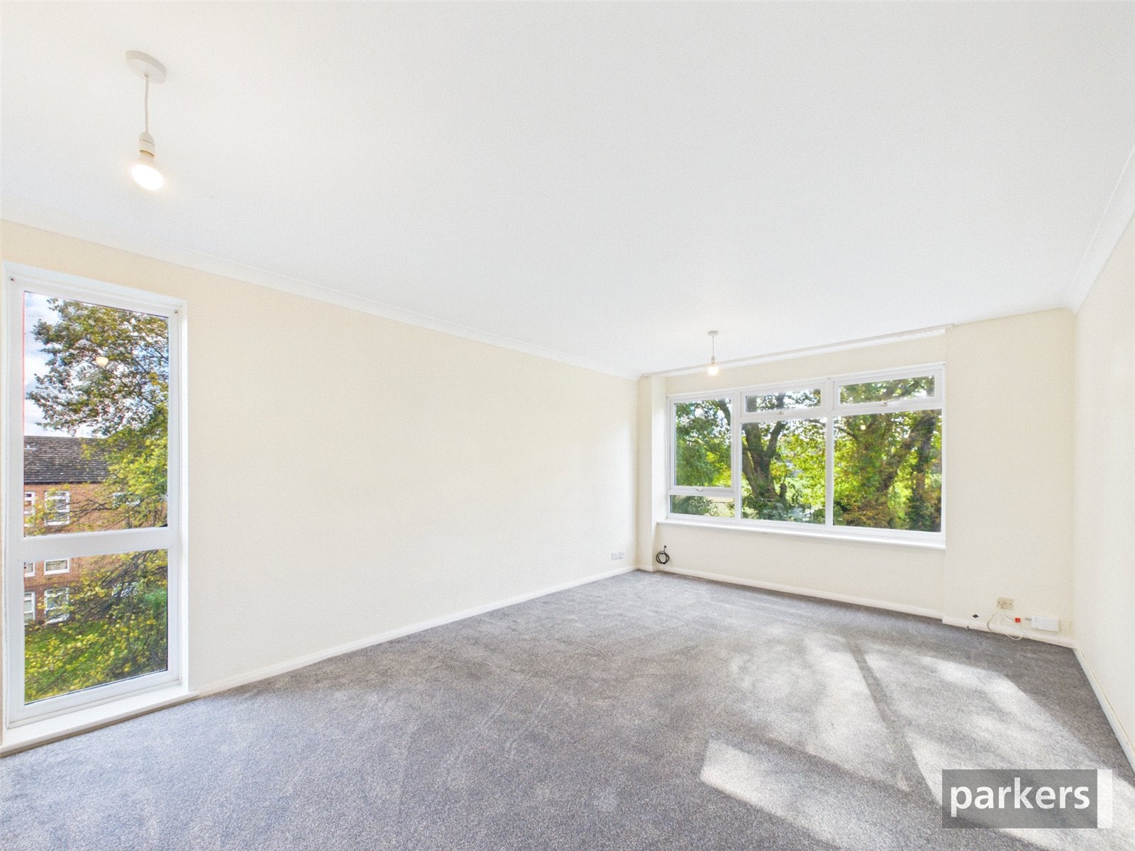 Flat Canford Court in Reading