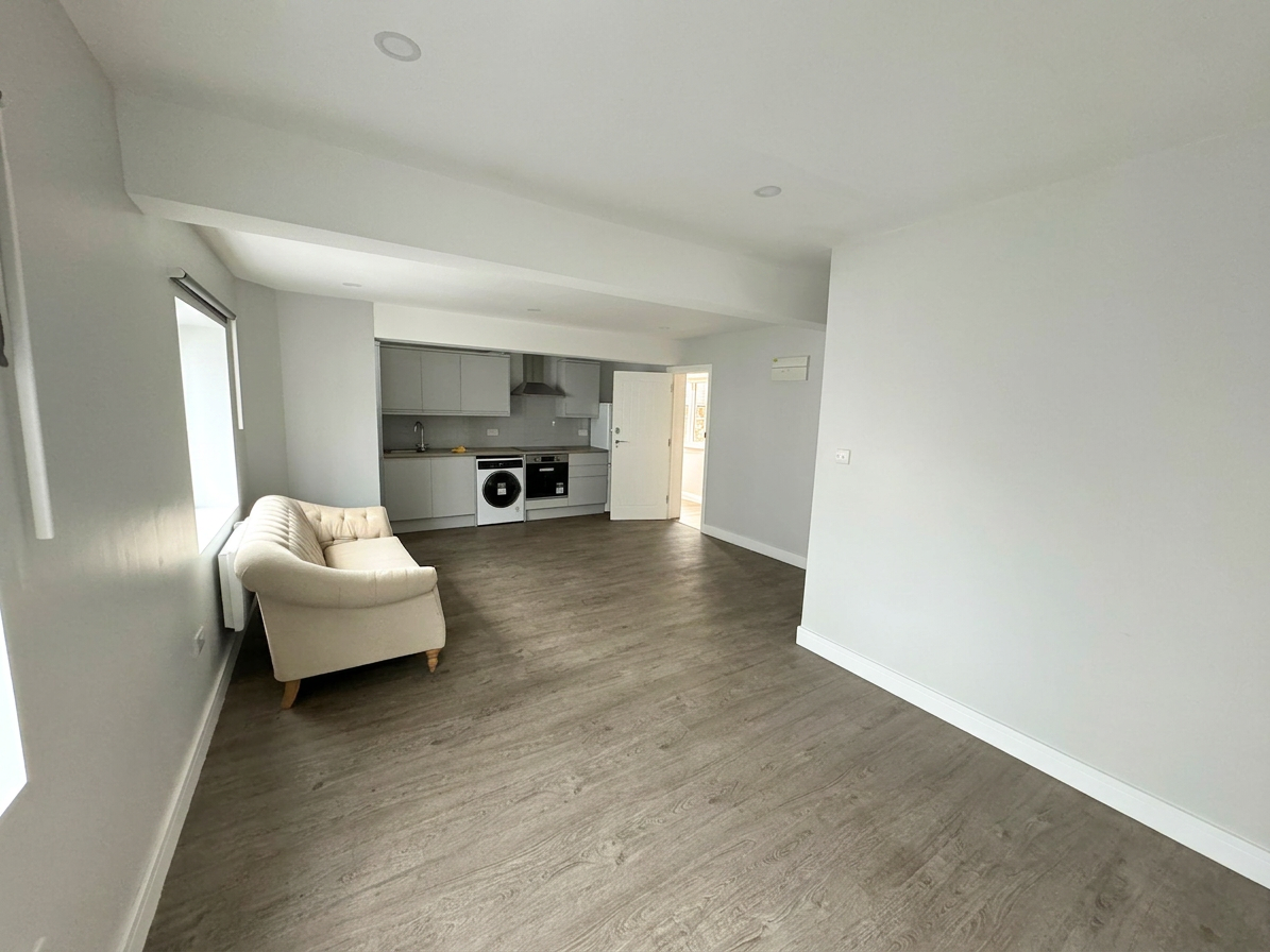 Flat Cavendish Avenue in Greater London