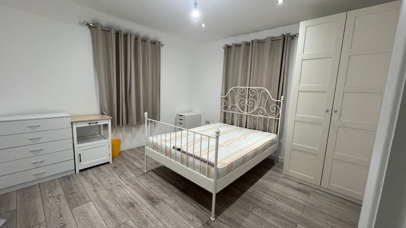 Room Calvert Avenue in Greater London