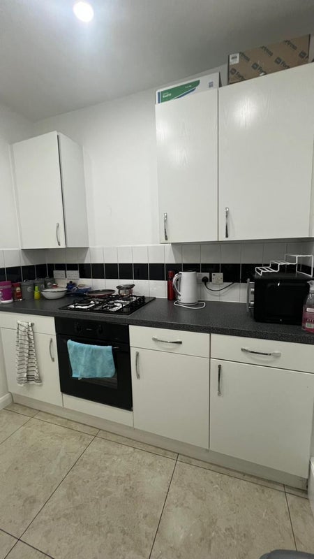 Room Calvert Avenue in Greater London