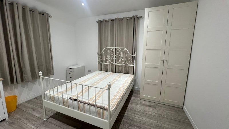Room Calvert Avenue in Greater London