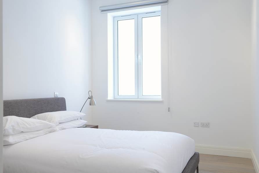 Flat Elm Avenue in Greater London