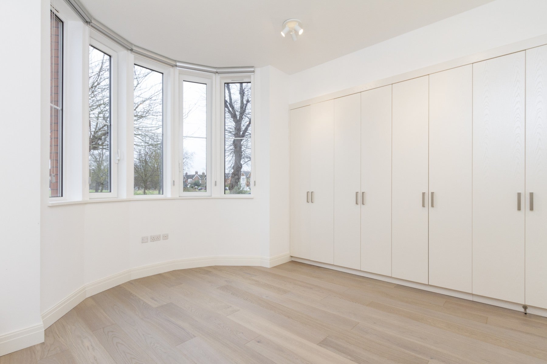 Flat Elm Avenue in Greater London
