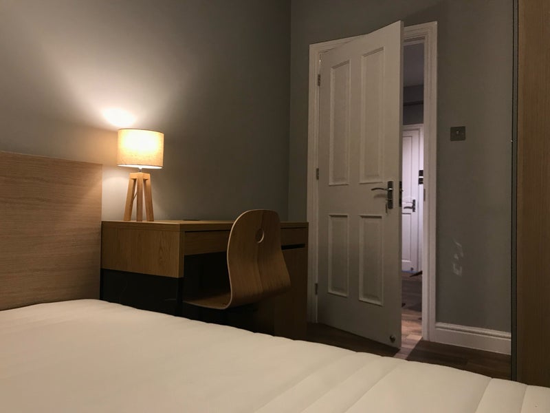 Room Alfreda Street in Greater London