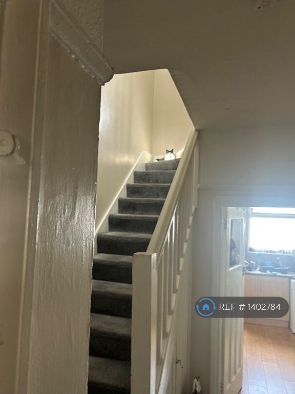 Room Croydon Road in Greater London