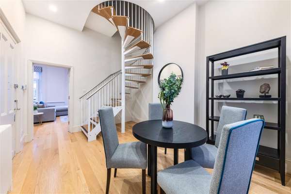 Flat Motcomb Street in City of Westminster