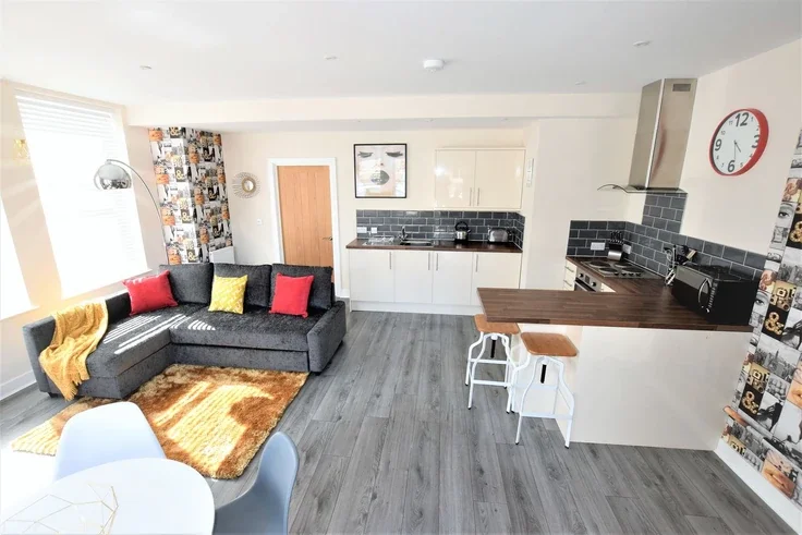 Flat Triangle West in Bristol