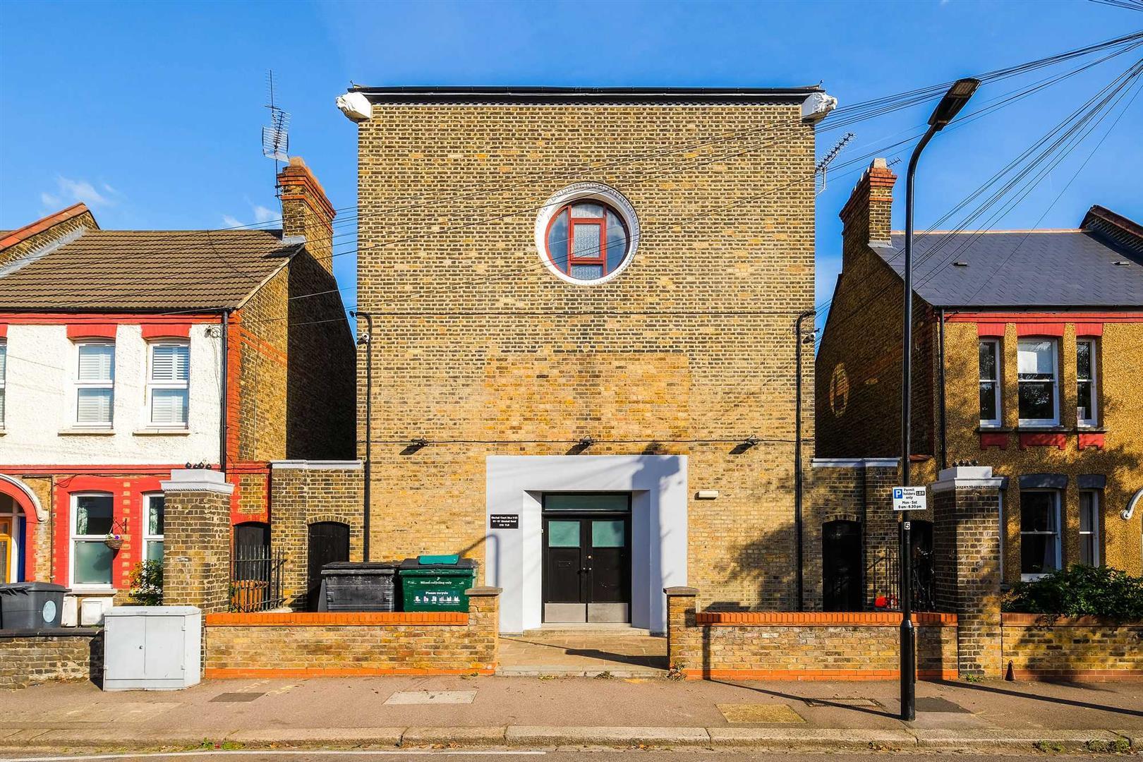 Flat Bloxhall Road in Greater London