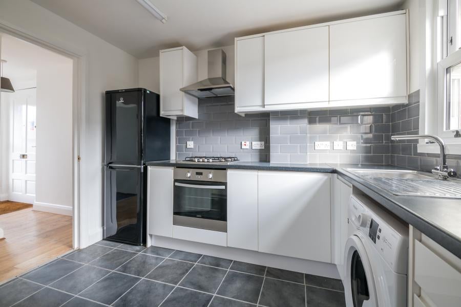 Flat Thornton Avenue in Greater London