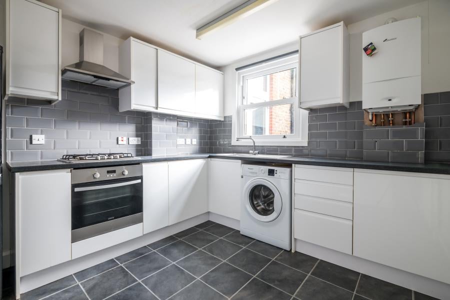Flat Thornton Avenue in Greater London