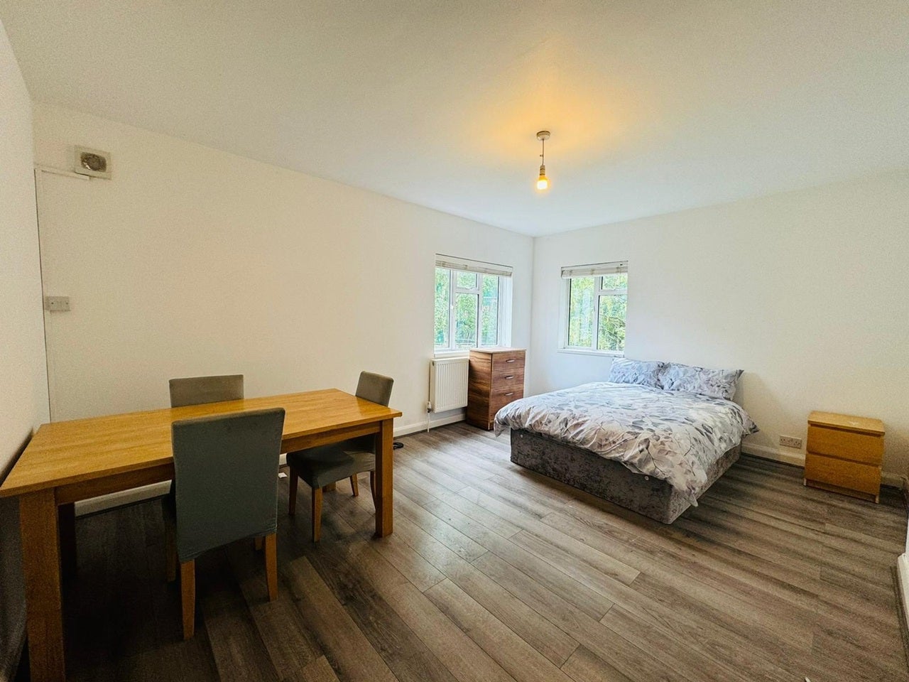 Flat Empire Way in Greater London