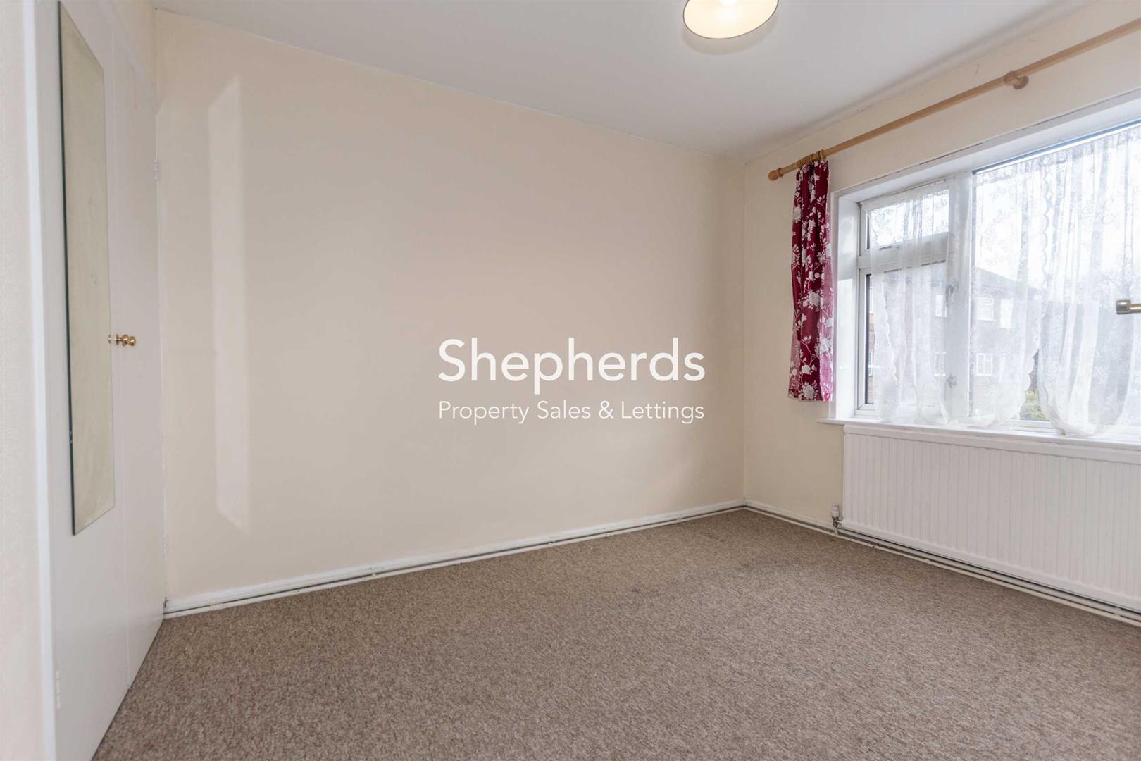 Flat Bellamy Road in Cheshunt