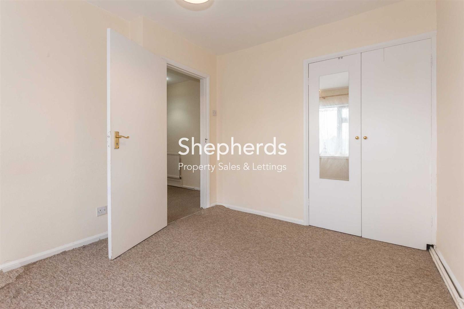 Flat Bellamy Road in Cheshunt