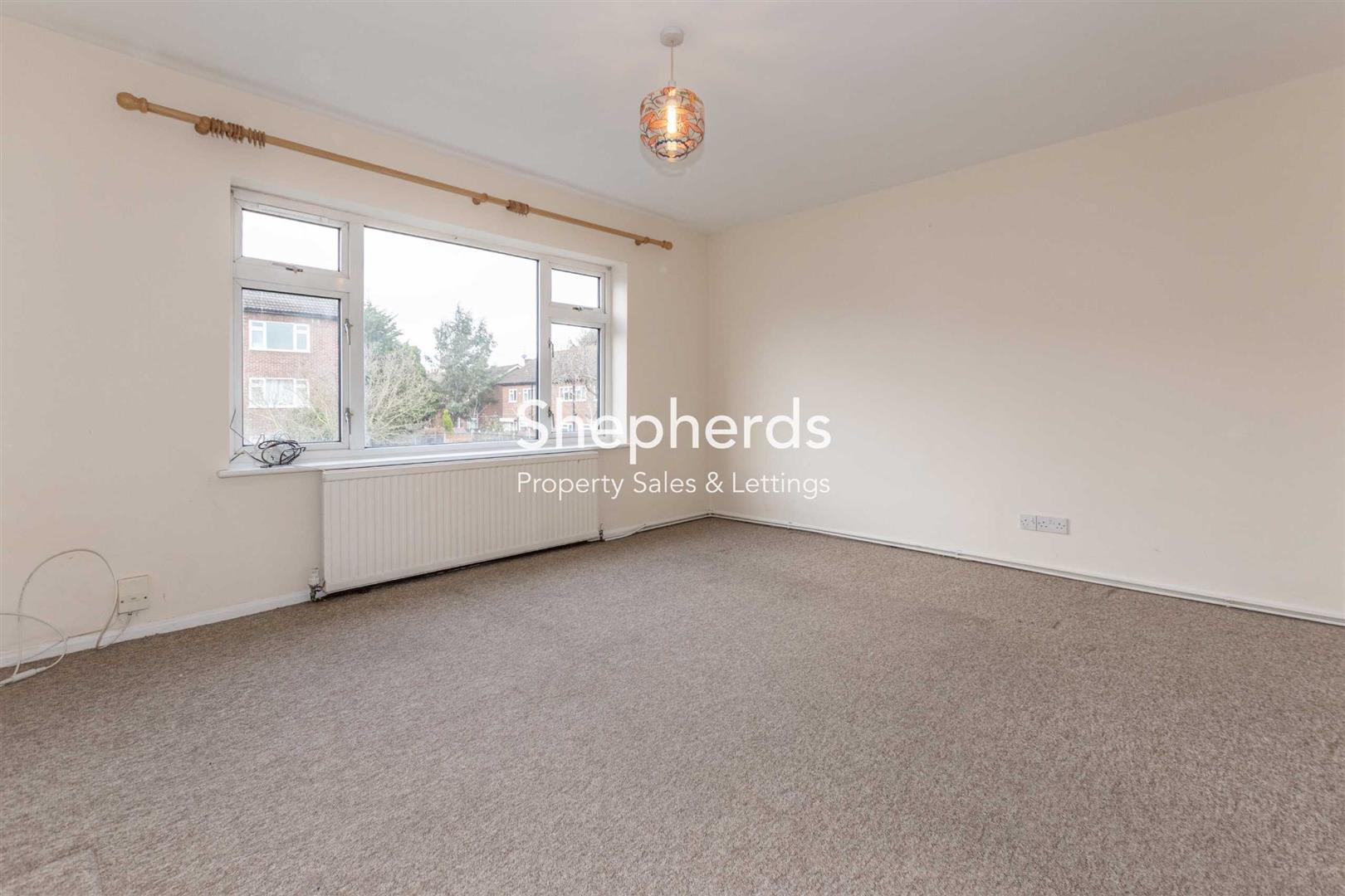 Flat Bellamy Road in Cheshunt