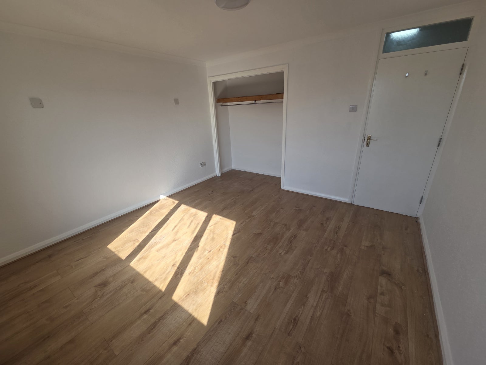 Flat Northolt Road in Greater London