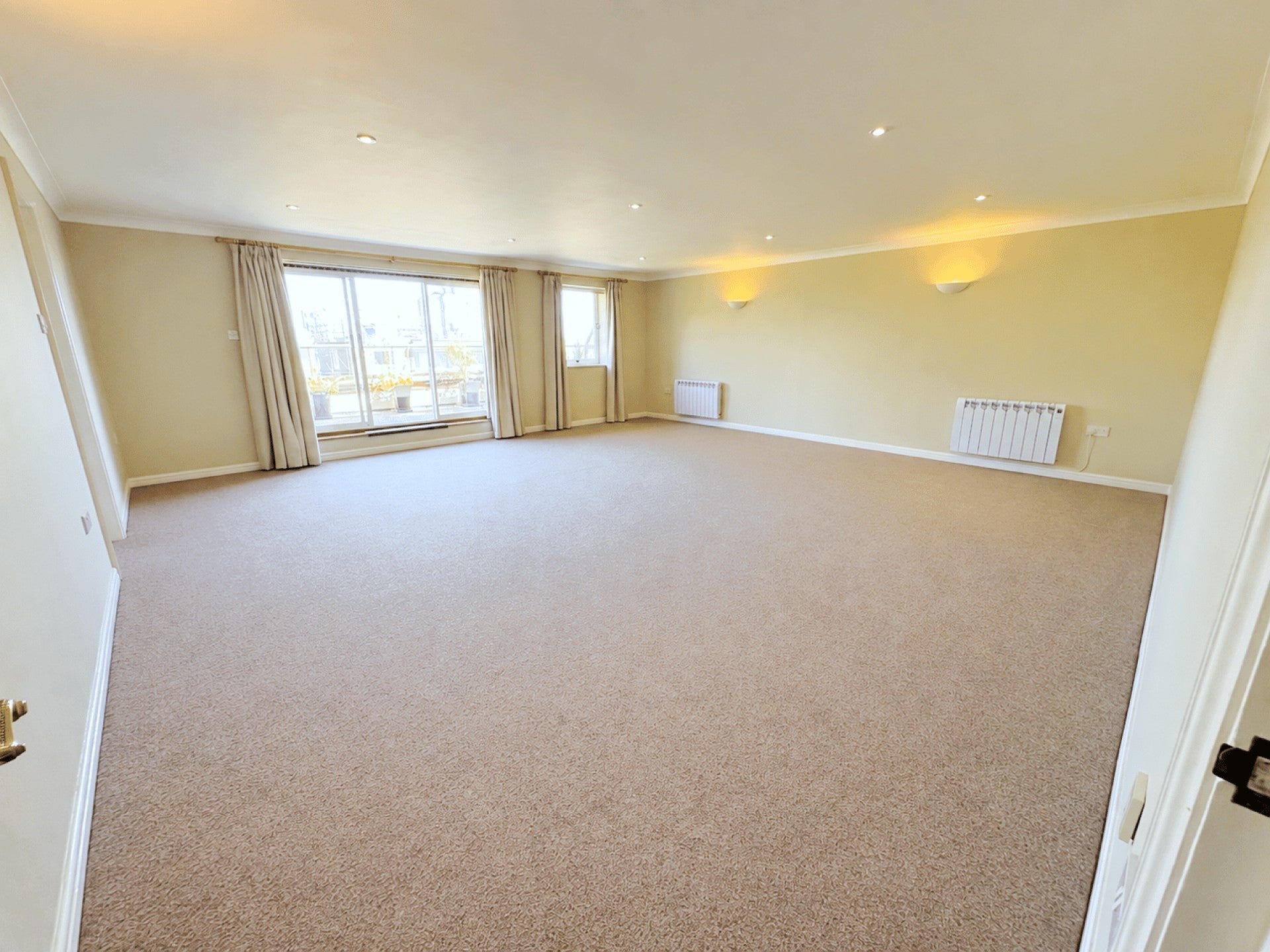 Flat Buckhurst Road in Rother