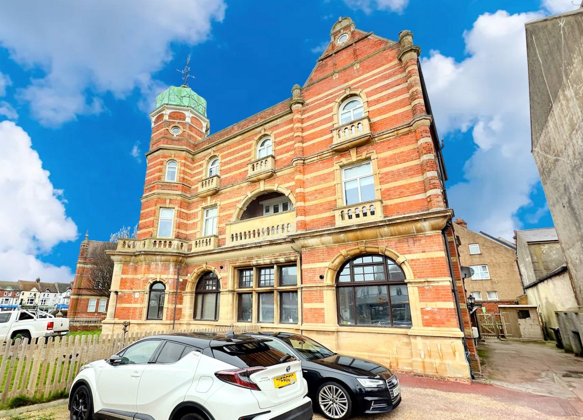 Flat Buckhurst Road in Rother