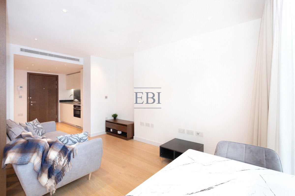 Flat Burdett Road in Greater London