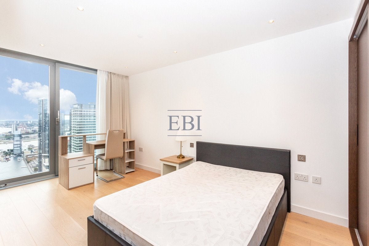 Flat Burdett Road in Greater London