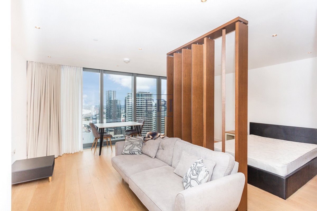 Flat Burdett Road in Greater London