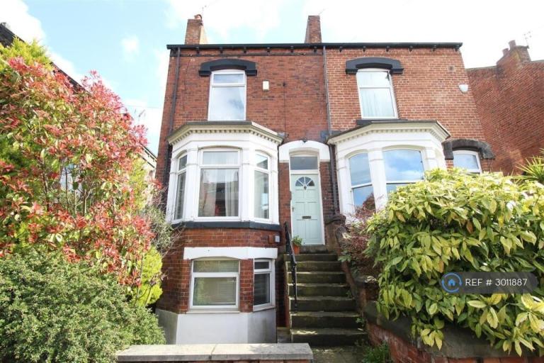 Flat Milton Terrace in Leeds