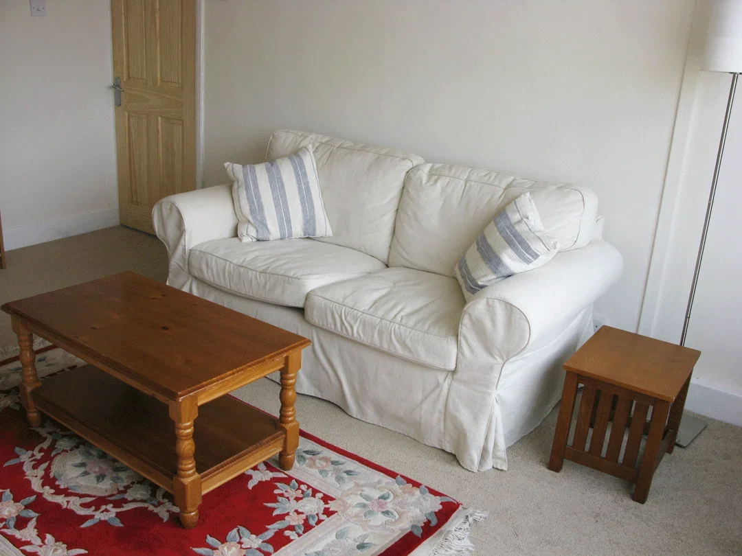 Flat Barrington Court in Greater London