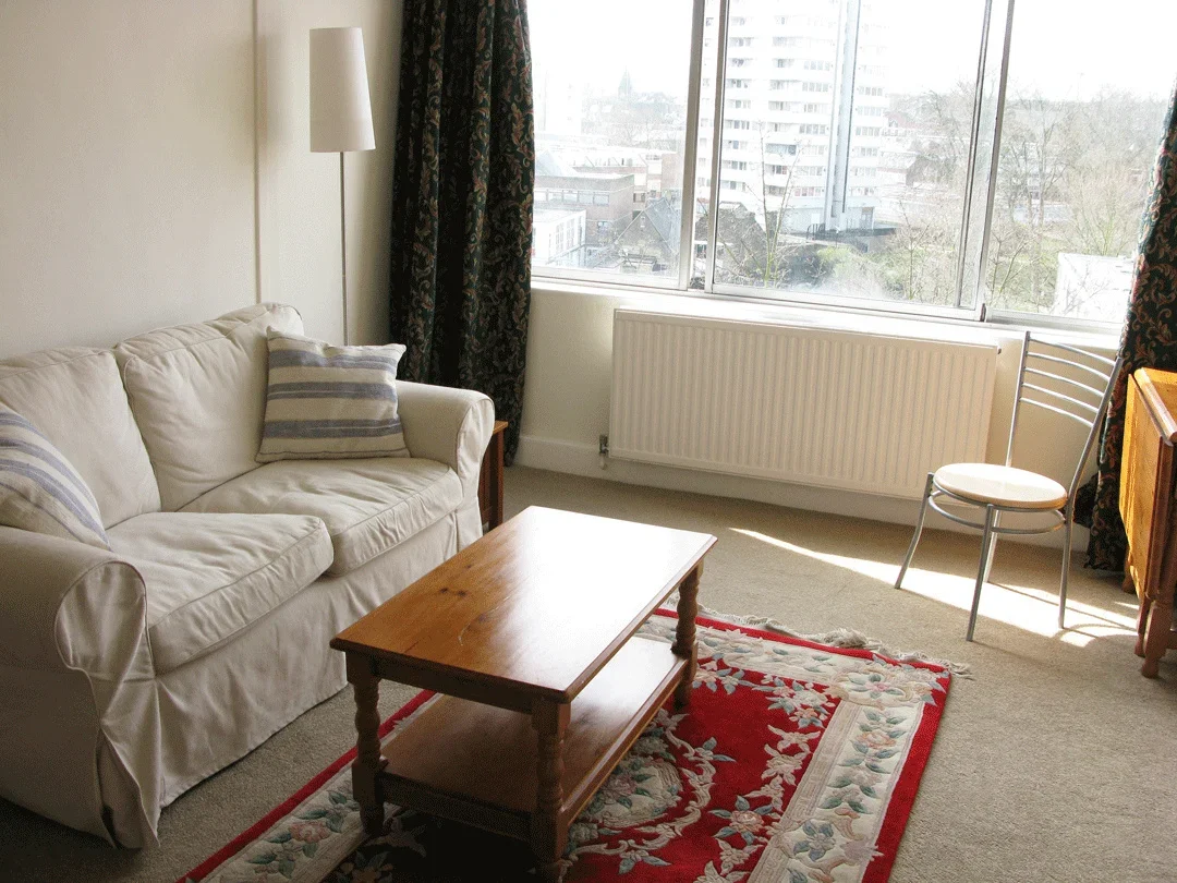 Flat Barrington Court in Greater London