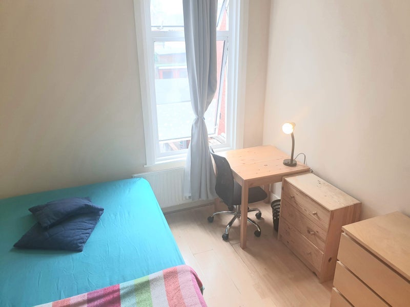 Room Kimberley Gardens in Greater London