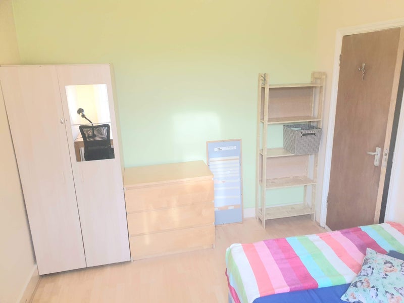 Room Kimberley Gardens in Greater London