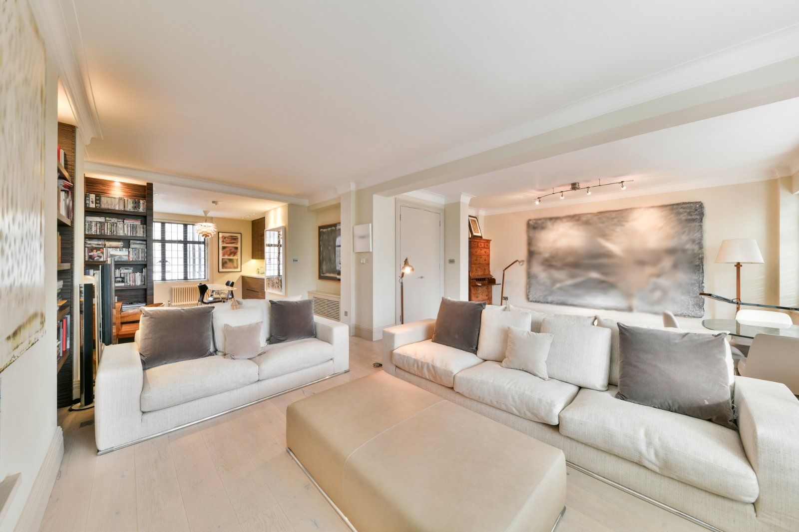 Flat Sloane Street in Greater London