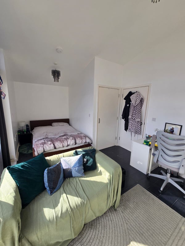 Room Beale Place in Greater London