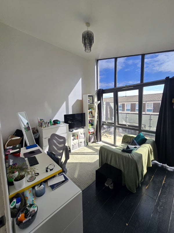 Room Beale Place in Greater London