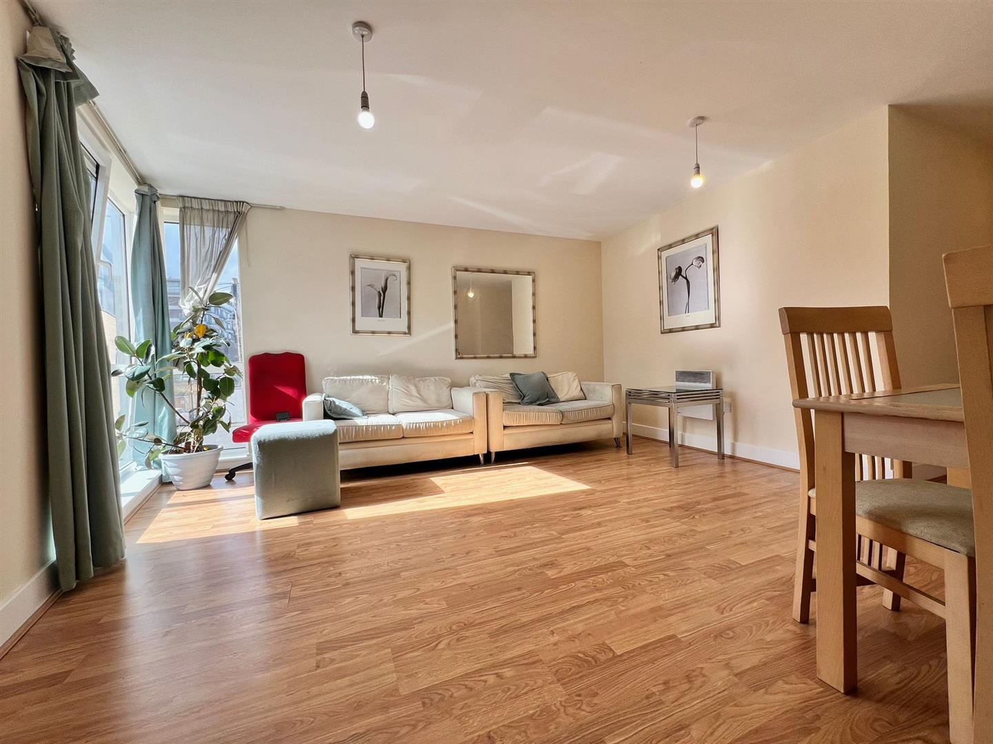 Flat Redford Way in Greater London