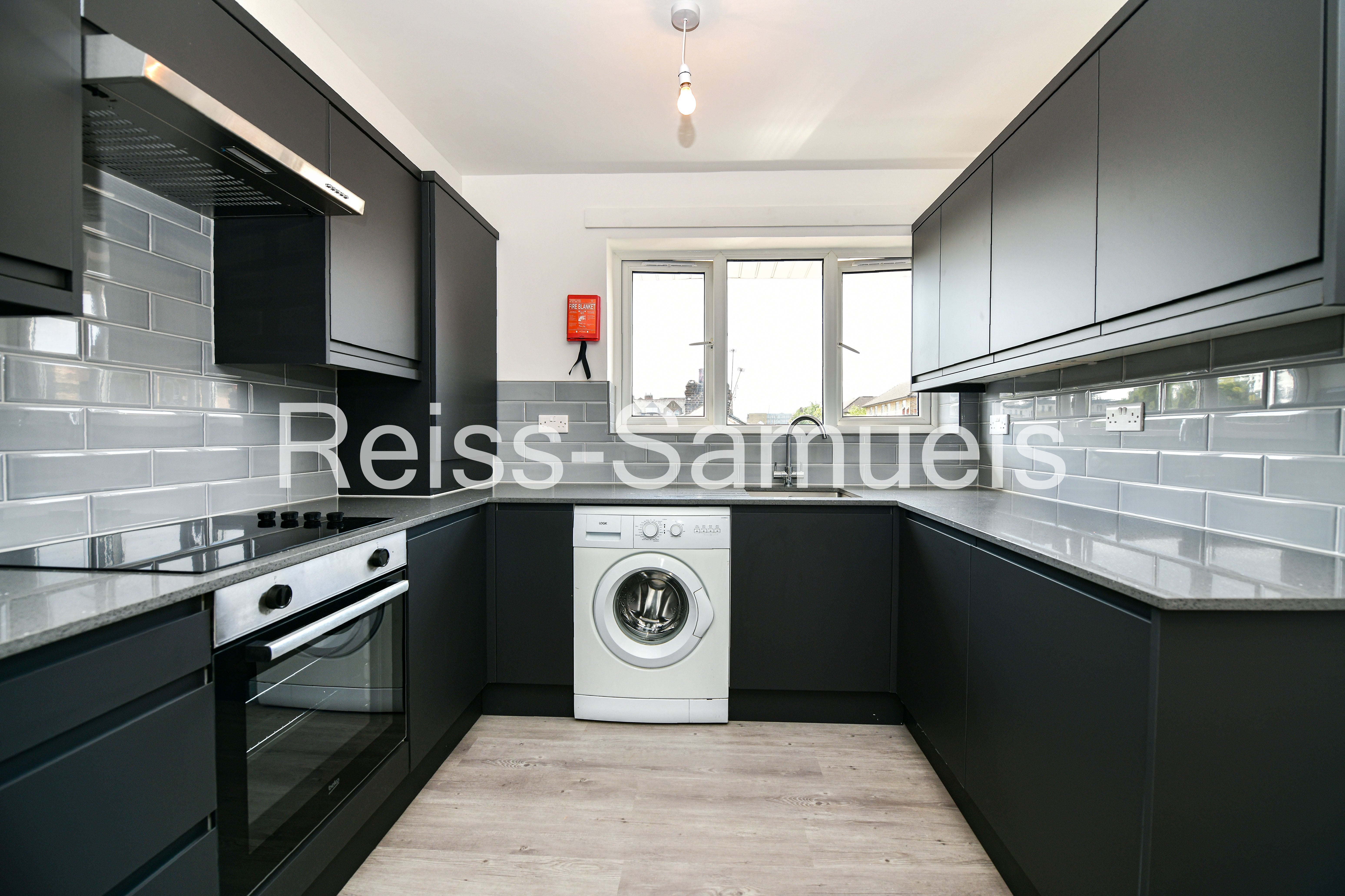 Flat Cahir Street in Greater London