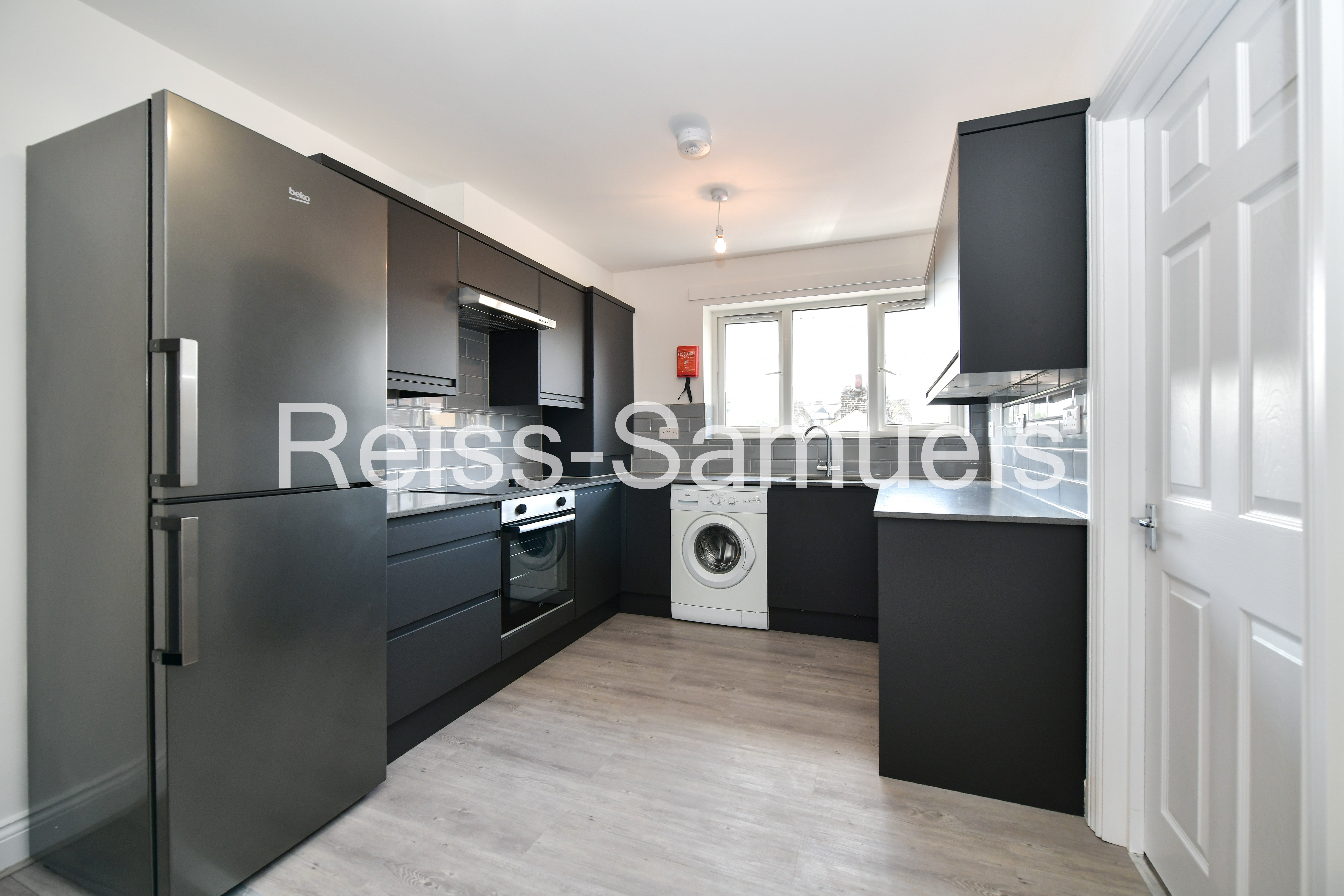 Flat Cahir Street in Greater London