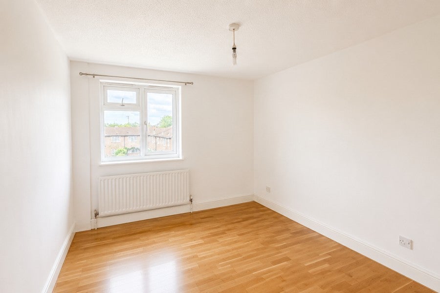 Flat Lansdown Close in Elmbridge