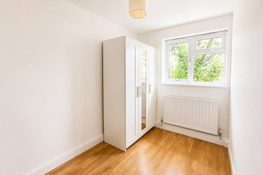 Flat Lansdown Close in Elmbridge