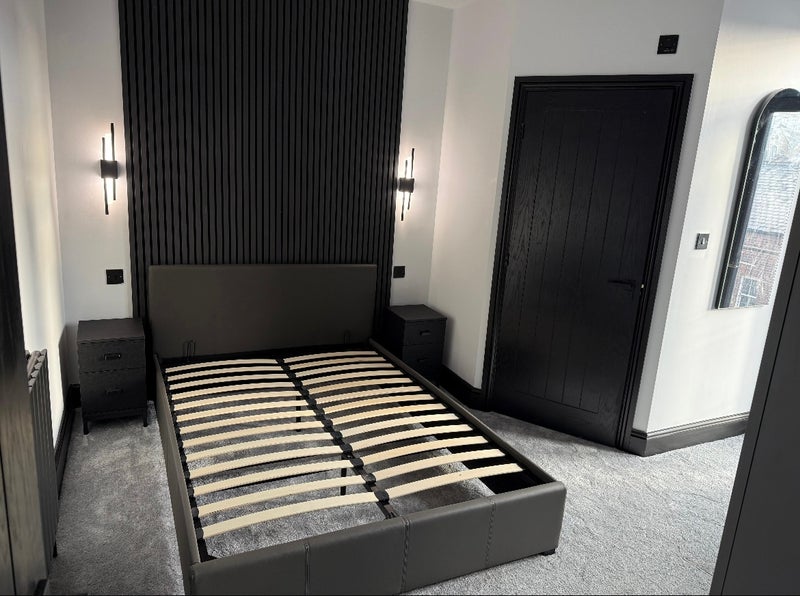 Room Oldham Road in Manchester