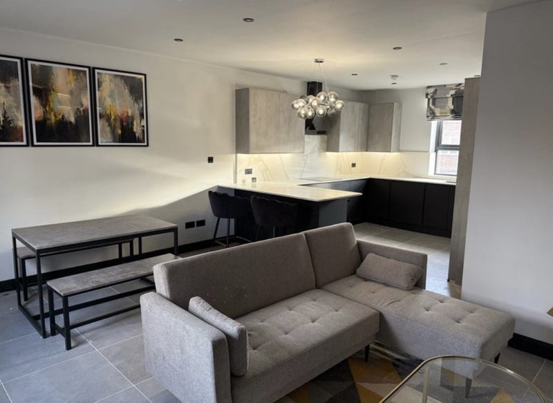 Room Oldham Road in Manchester