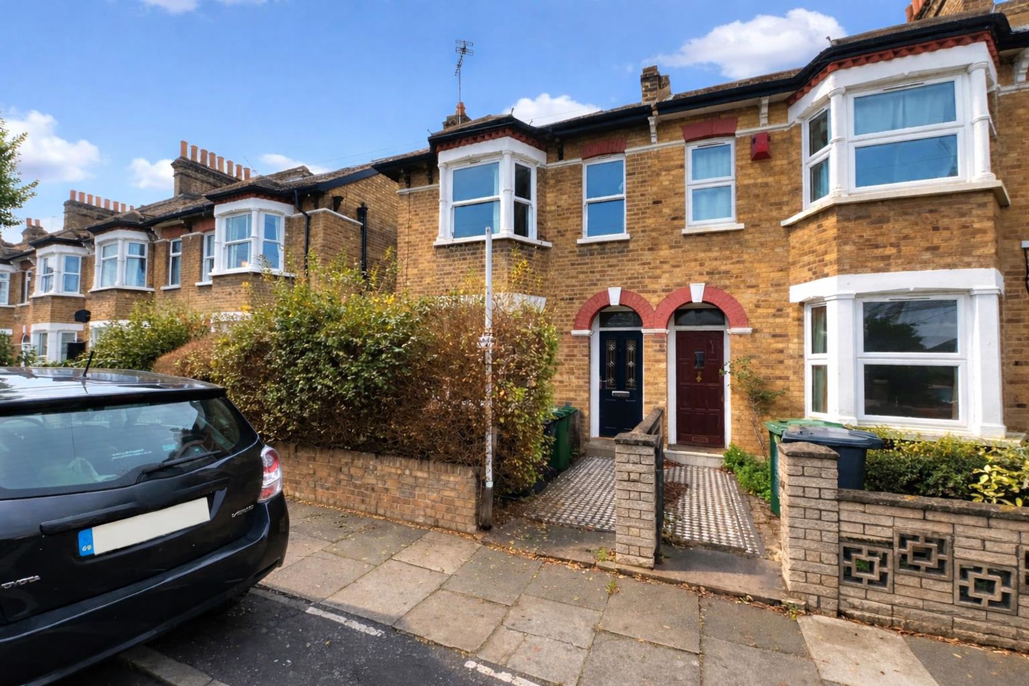 Room Shell Road in Greater London