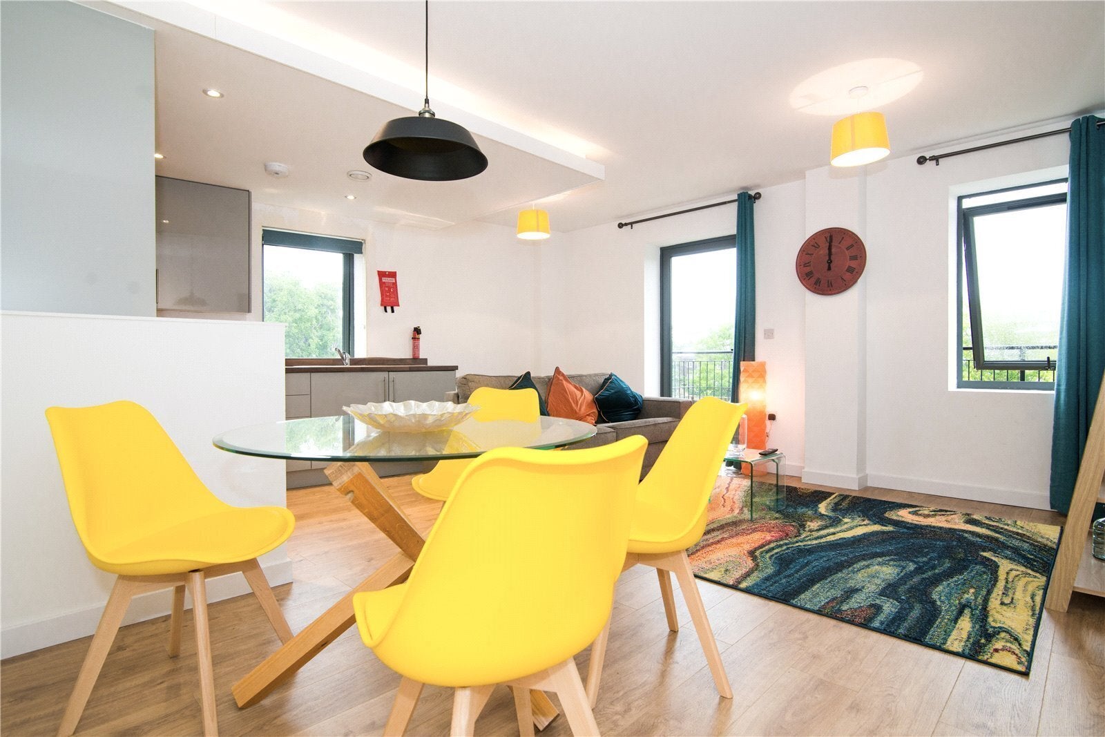 Flat Kew Bridge Road in Greater London