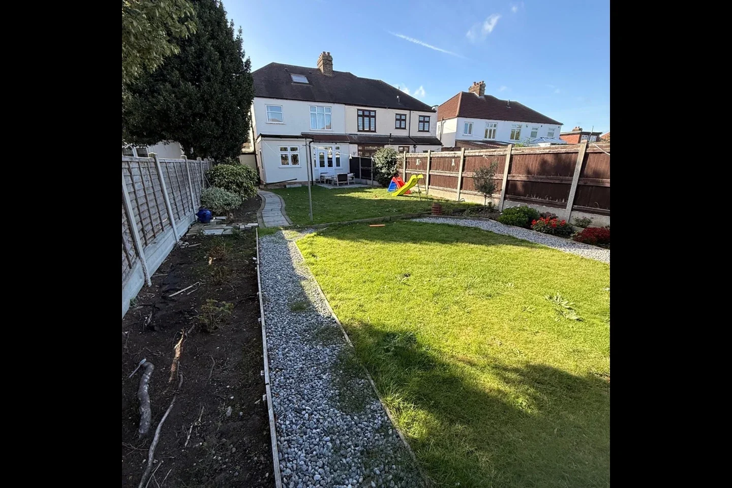 House Ashmour Gardens in Greater London