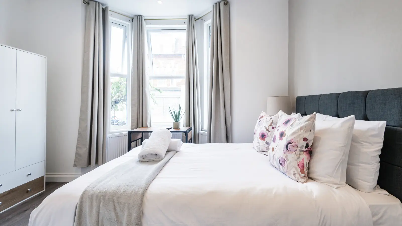 Flat Palace Mews in Greater London