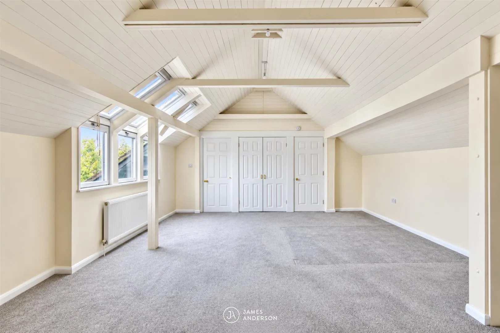 Flat Priory Lane in Greater London