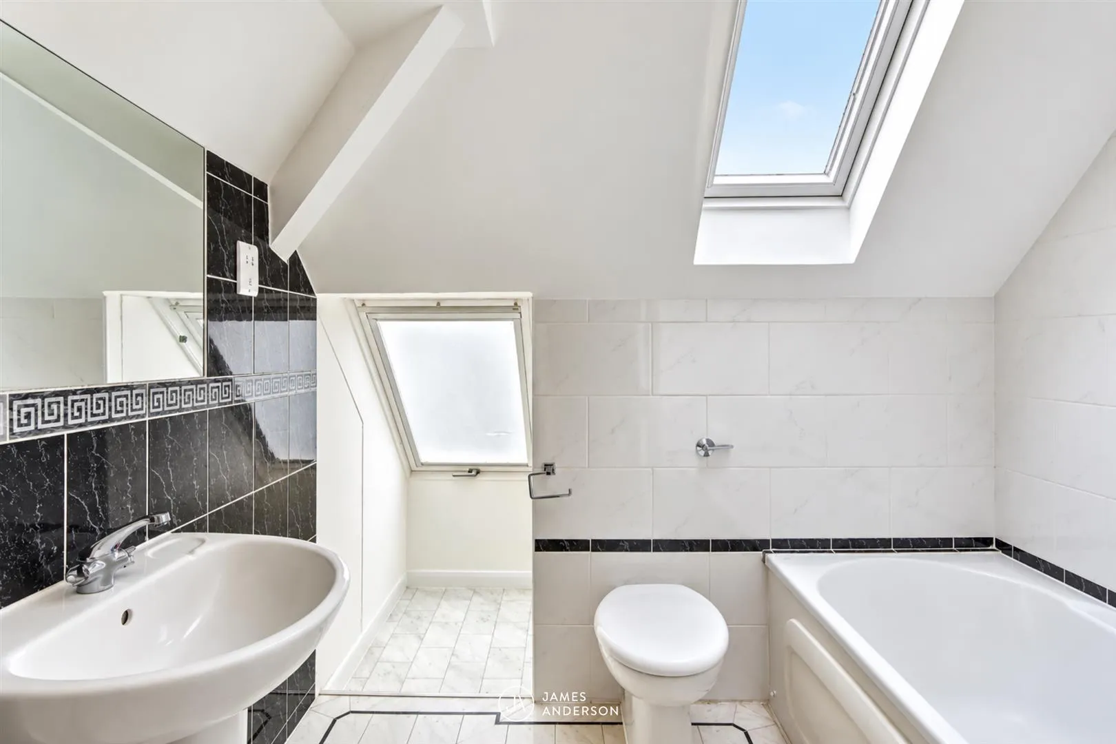 Flat Priory Lane in Greater London