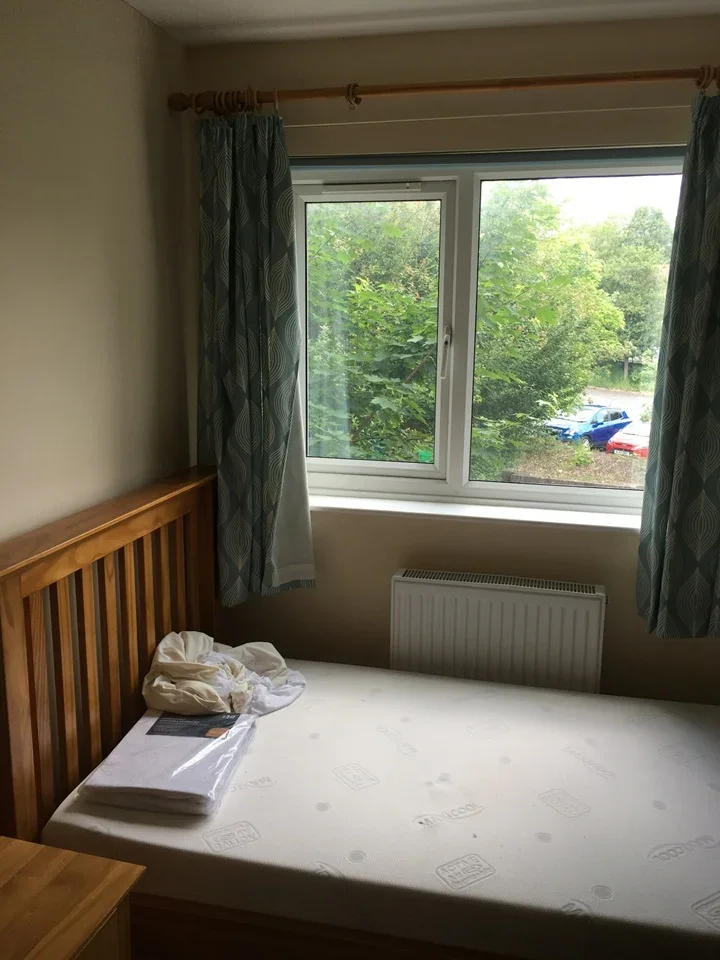 Room Galahad Close in Test Valley
