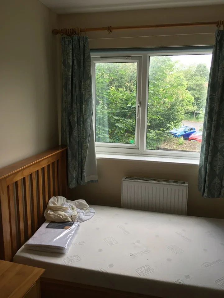 Room Galahad Close in Test Valley
